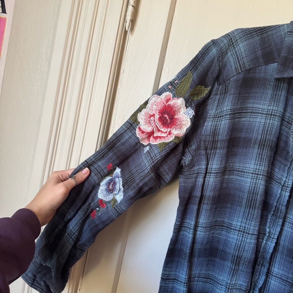 American Eagle Distressed Flannel with Flower Patches - Picture 3 of 9